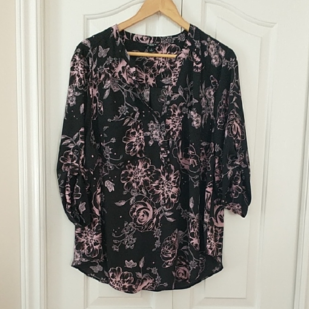 Torrid 1X Blk/Pink Floral V neck 3/4 Roll up Sleeve